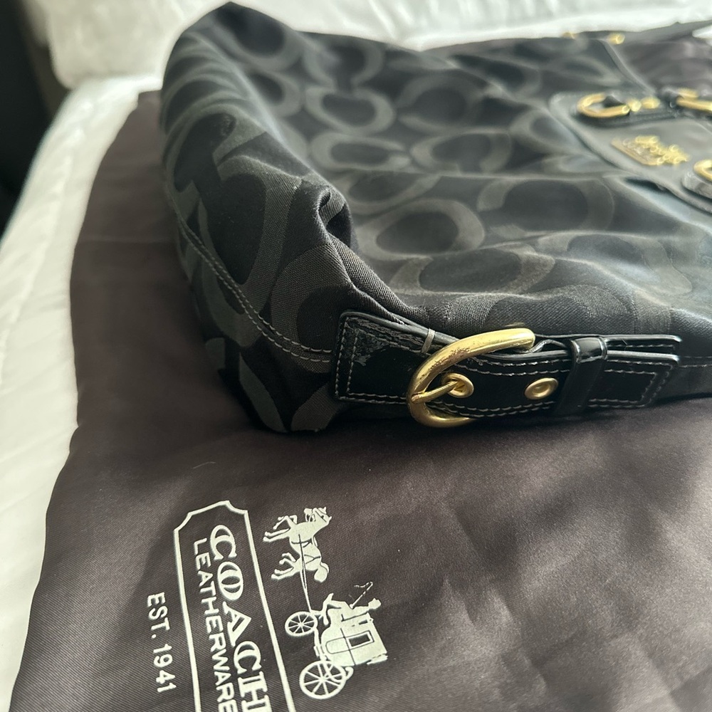 Coach Black Shoulder Bag with Textured Design - Picture 5 of 13